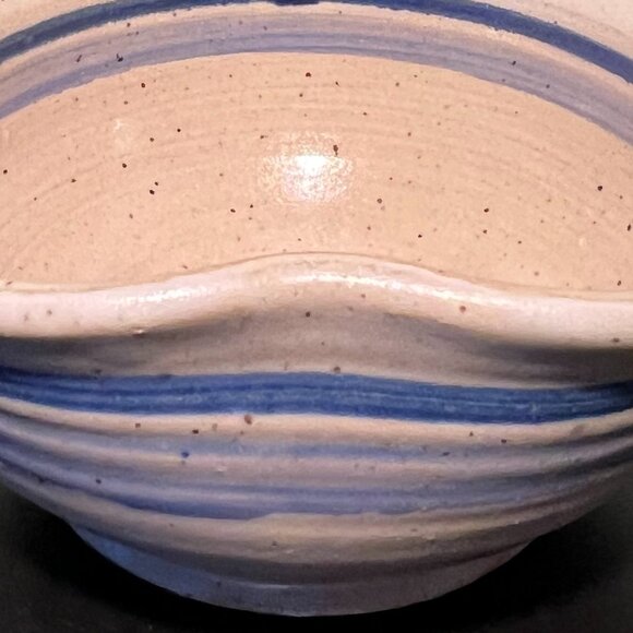 Vintage DAKOTA STONEWARE Handcrafted Heart Shaped Speckled Pottery Bowl 1989 - Picture 10 of 11